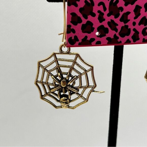EARRINGS! HALLOWEEN! Betsey Johnson “gold” Spider Web Earrings BNWT - Picture 7 of 7
